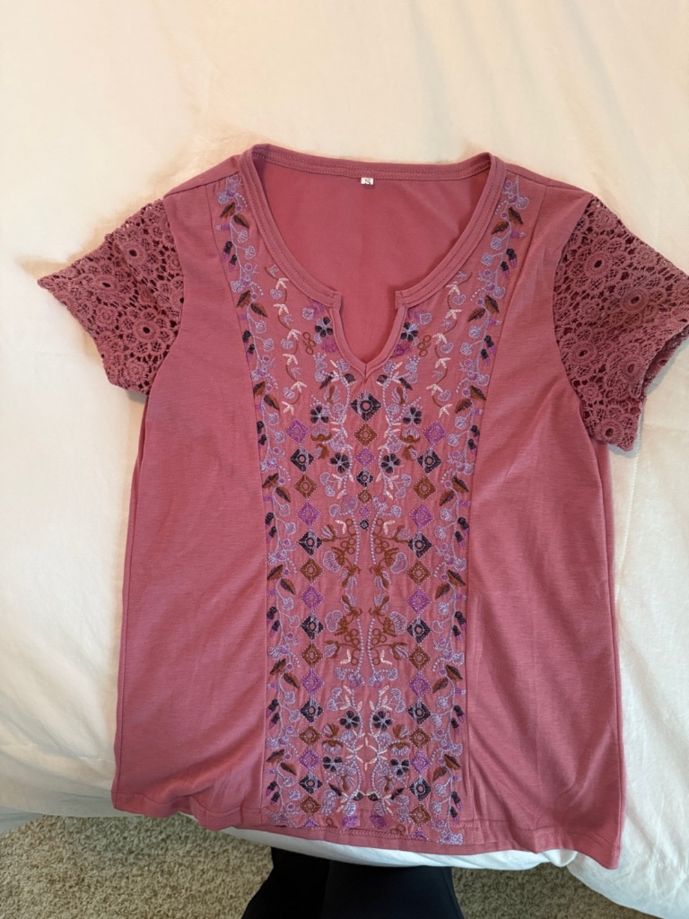 Embroidered V-Notch Crochet Sleeve Tee in Dusty Rose